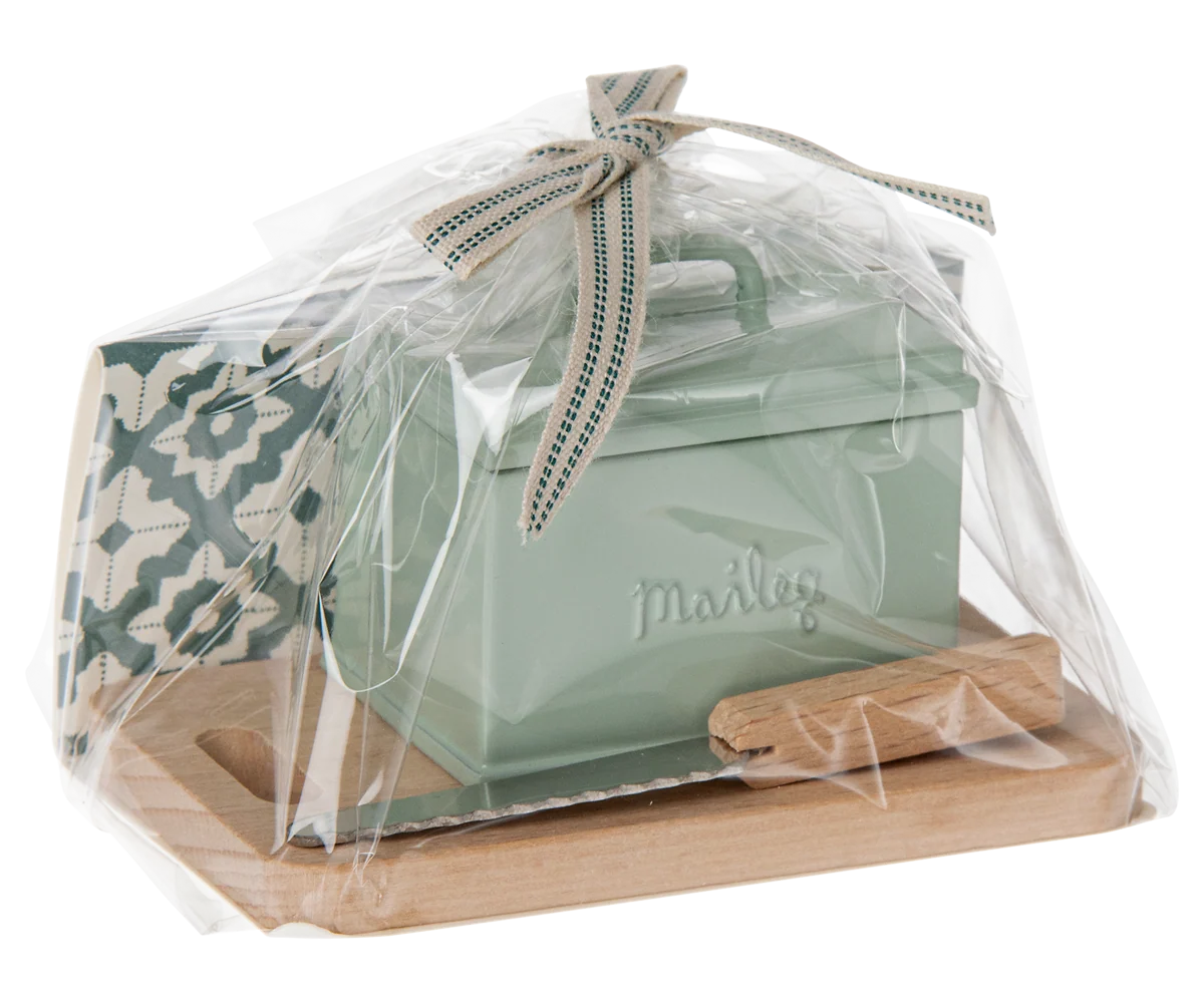 Maileg – Portapane in Miniatura con Tagliere, Pane e Coltello – Verde Menta