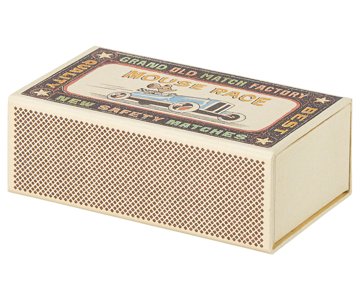 Topolino Fratello Maggiore Maileg nella Scatola di Fiammiferi - Apple Pie