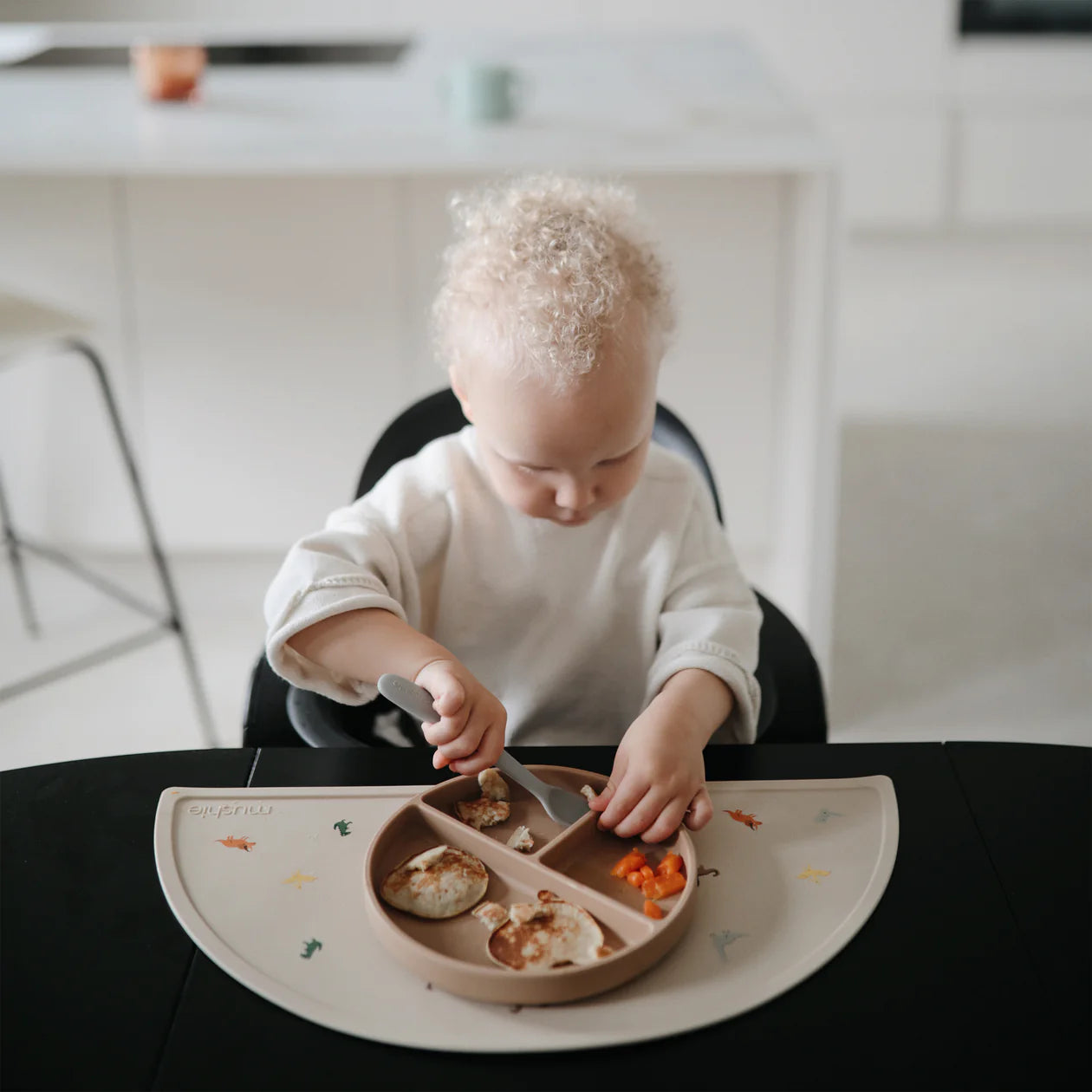 Mushie Tovaglietta in silicone - Dinosauri - Apple Pie