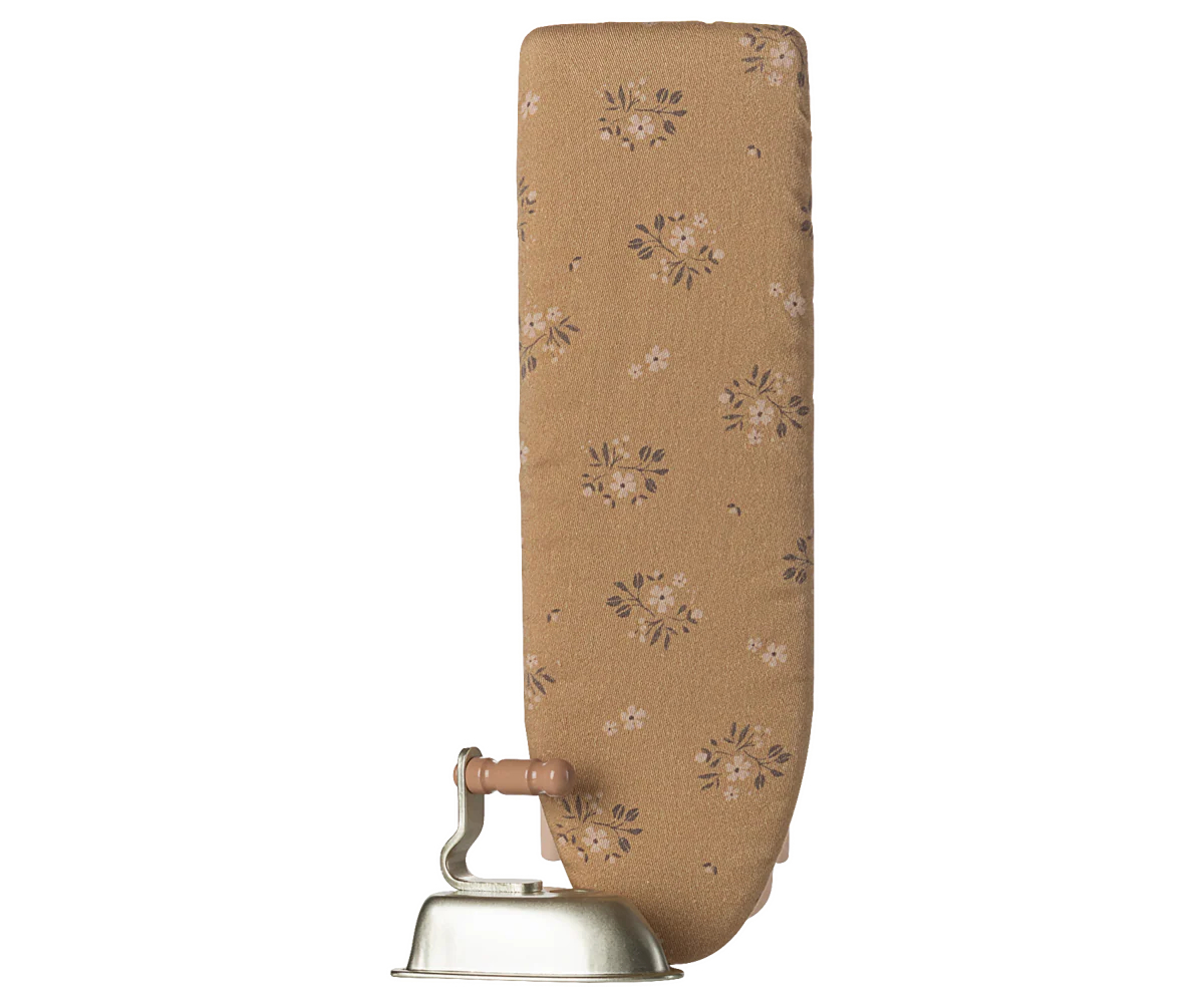 Ferro e Asse da Stiro Miniatura Maileg – Rosa | Set Lavanderia per la Casa dei Topolini