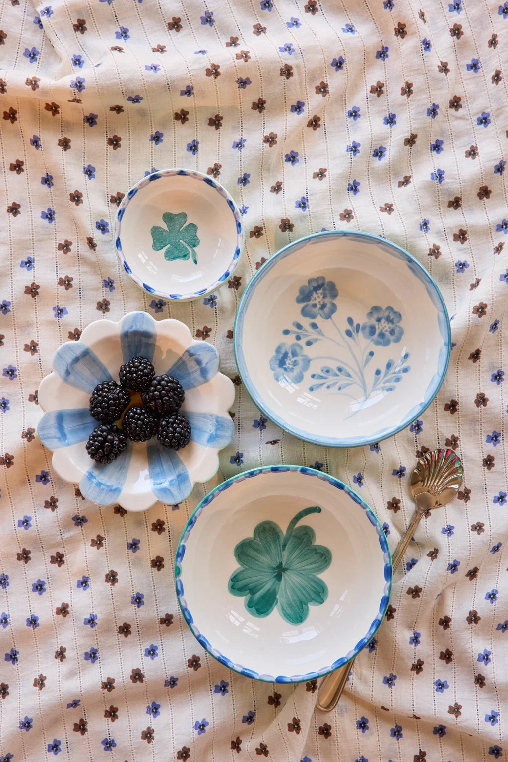Ciotola in Ceramica Dipinta a Mano RICE – Fiori Blu
