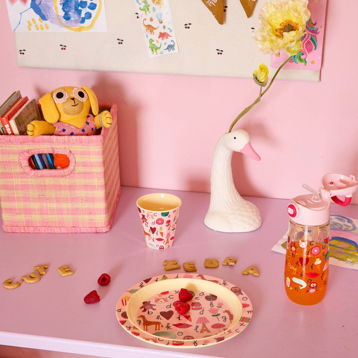 RICE - Piatto piano in Melamina "PINK ABC" – Perfetta per Ogni Pappa