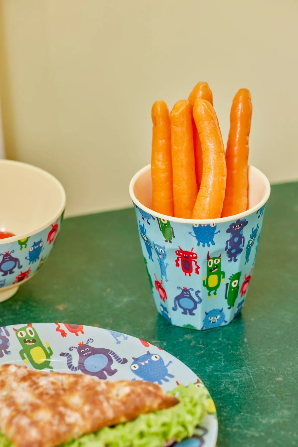 RICE in melamina con decorazione mostri