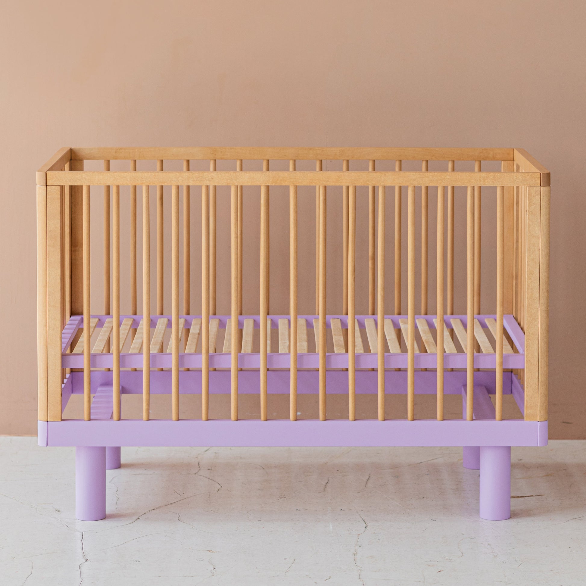 Lettino con le sbarre Nox Cot - Legno Naturale e Lavanda - Apple Pie