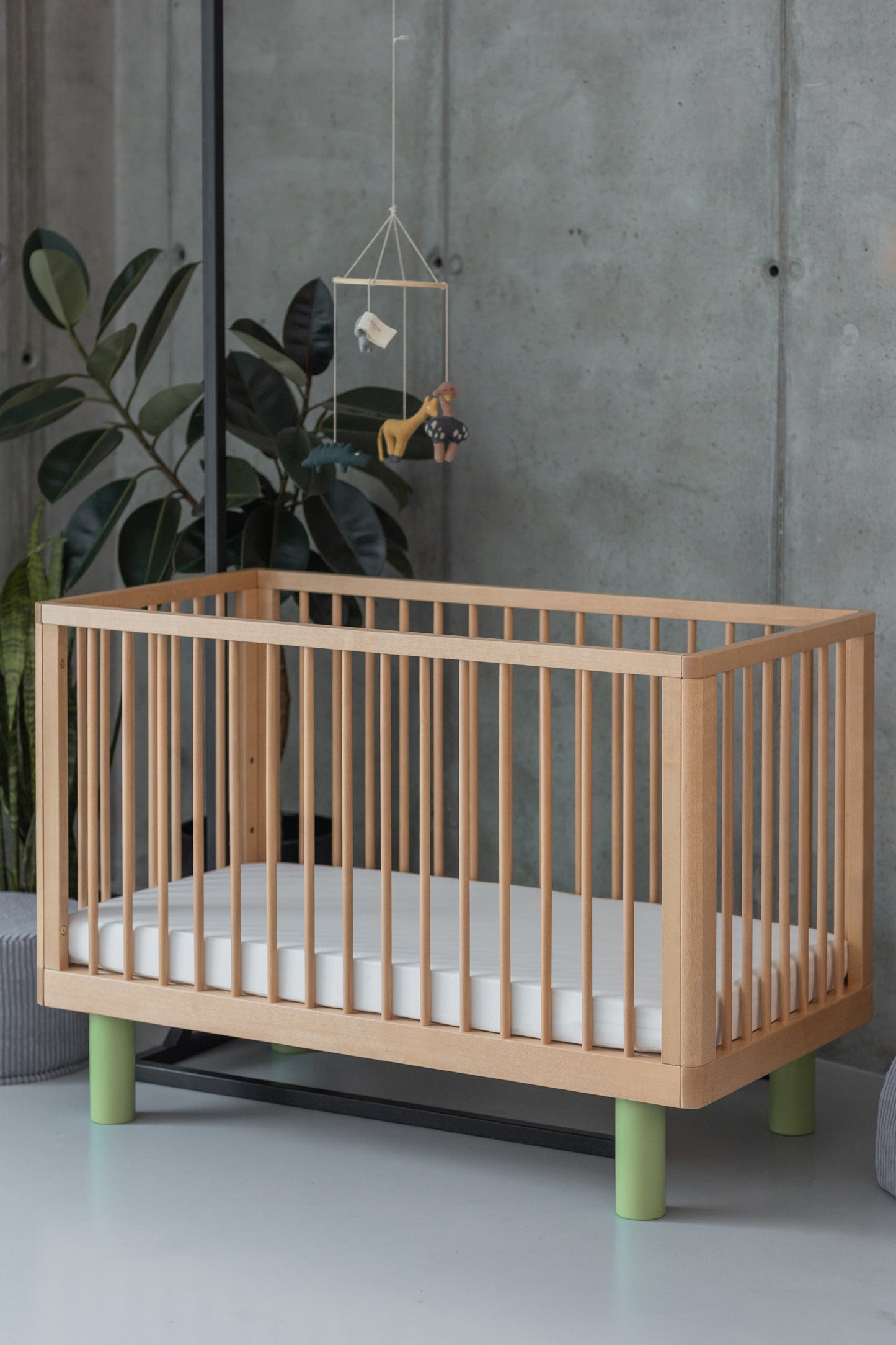 Lettino con le sbarre Nox Cot - Legno Naturale e Pistacchio - Apple Pie