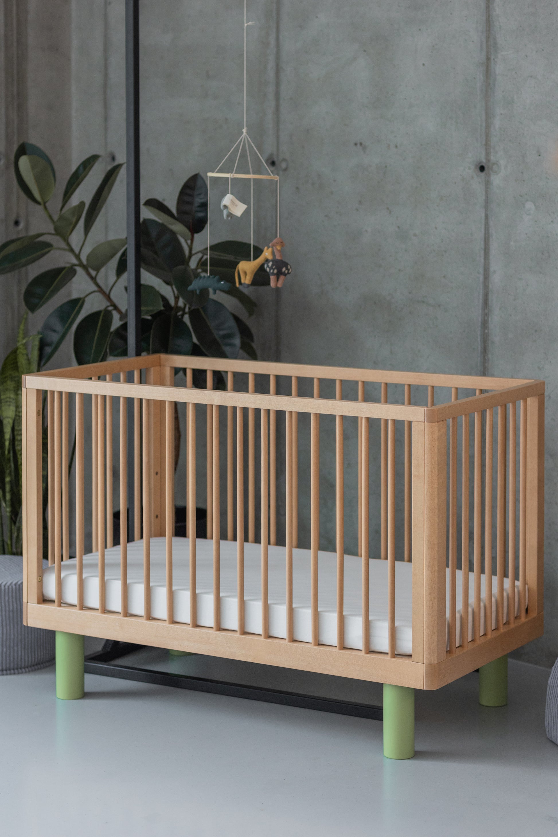 Lettino con le sbarre Nox Cot - Legno Naturale e Pistacchio - Apple Pie