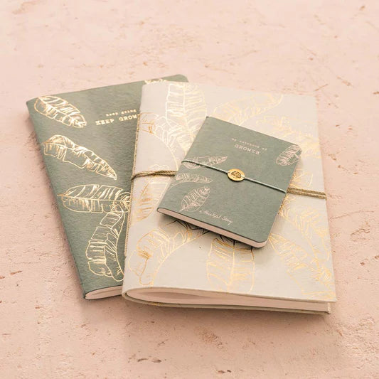 Taccuino A5 aperto con copertina Dente di Leone e dettagli dorati, ideale per scrivere sogni e pensieri