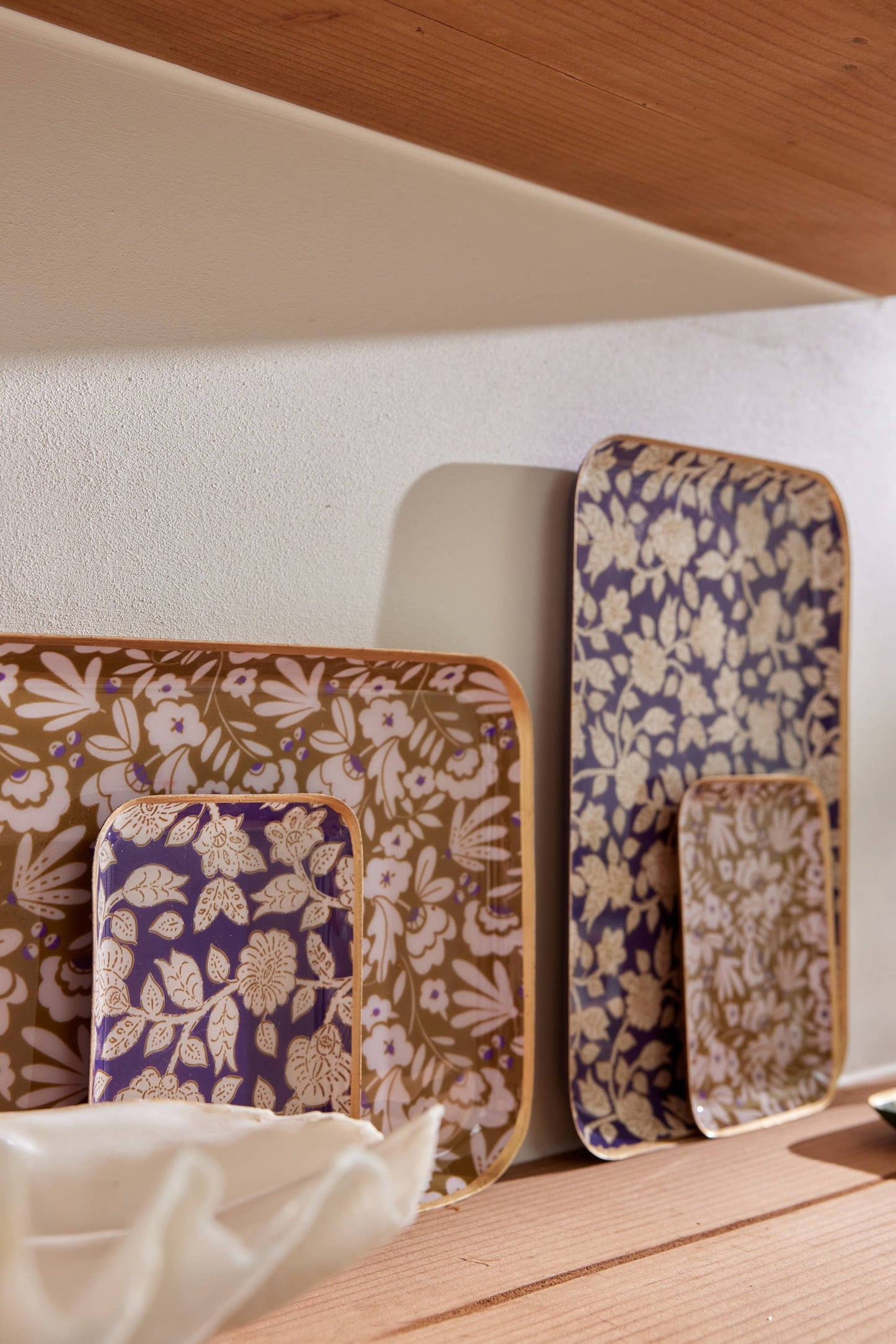 Bonheur du Jour – Vassoio Bohemian Chic con fiori smaltati – Modello Iris Curry Aperol