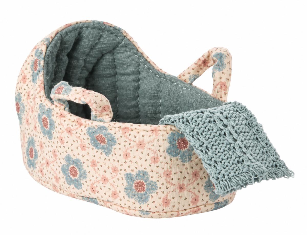 Maileg – Culla Portatile per Topo Bebè – Blu