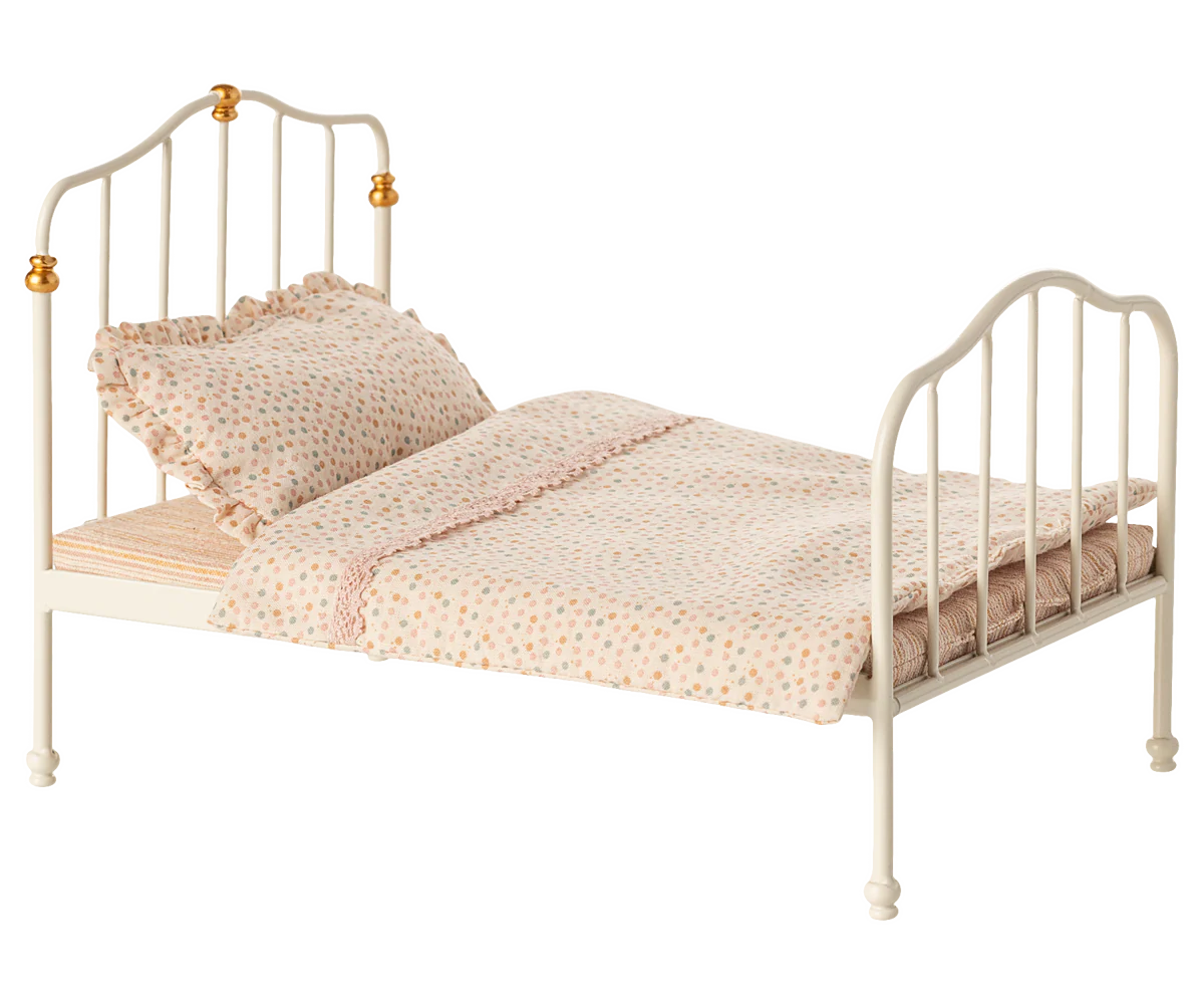 Letto vintage Maileg panna in metallo con biancheria stampata per topolini grandi