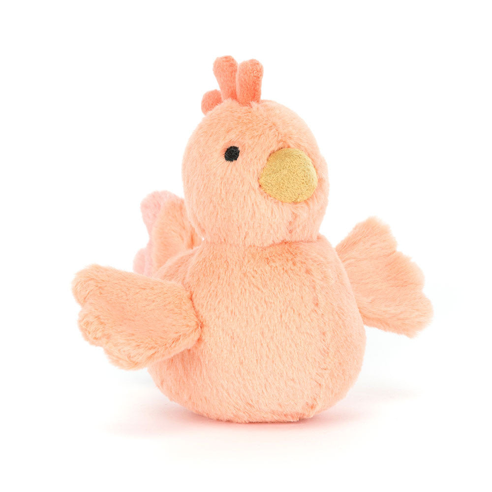 Peluche gallina Jellycat Fluffy Chicken visto di fronte, morbido e color albicocca con cresta bicolore e becco senape