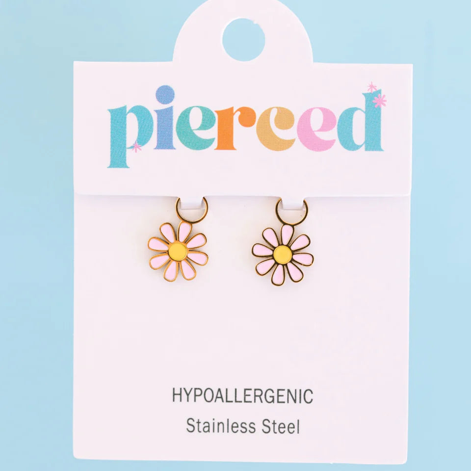 Confezione regalo Apple Pie con i Pink Daisy Charms in smalto rosa placcati oro 18K, intercambiabili per Huggies Pierced Co.