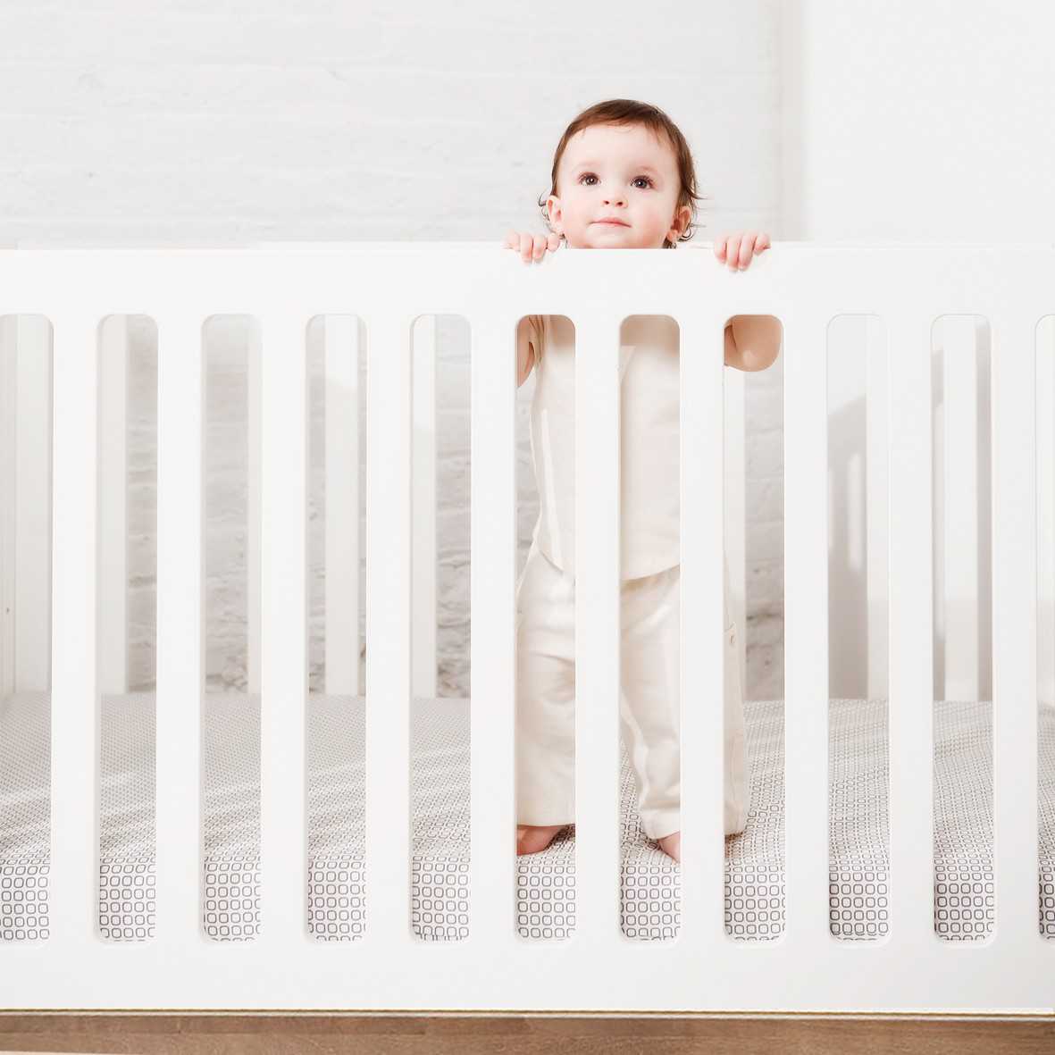 Oeuf Classic Crib in cameretta design moderno per bambini