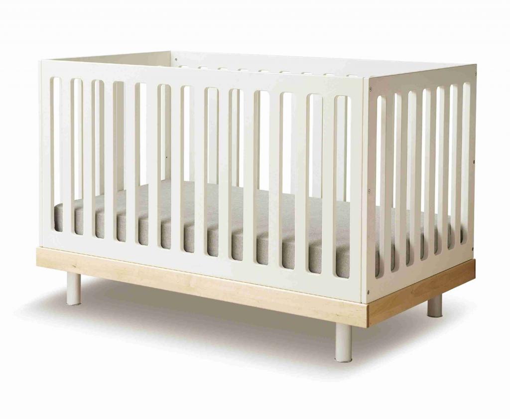 Lettino neonato Oeuf Classic Crib in betulla e bianco convertibile in junior bed