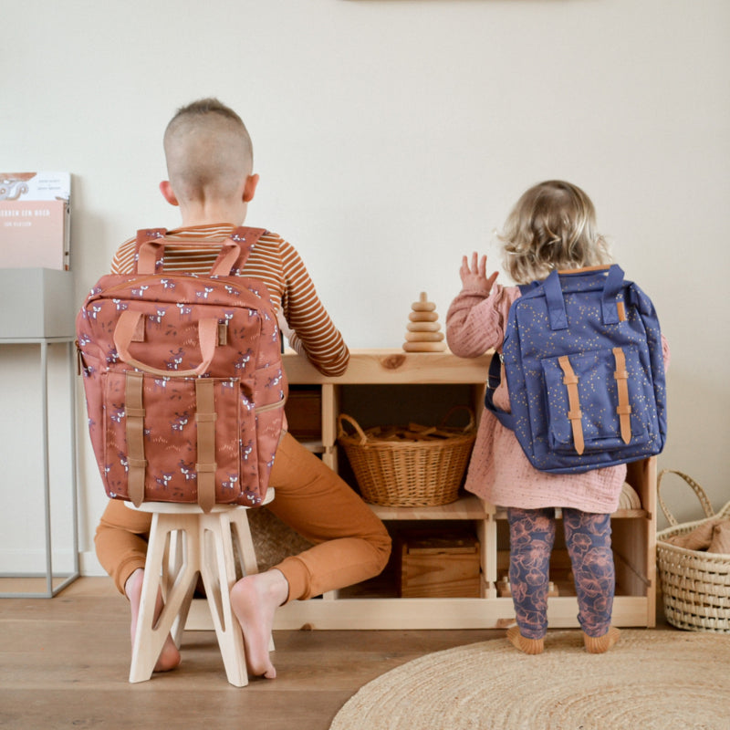 Bambini con zaini Fresk in fantasie colorate, ideali per scuola e asilo