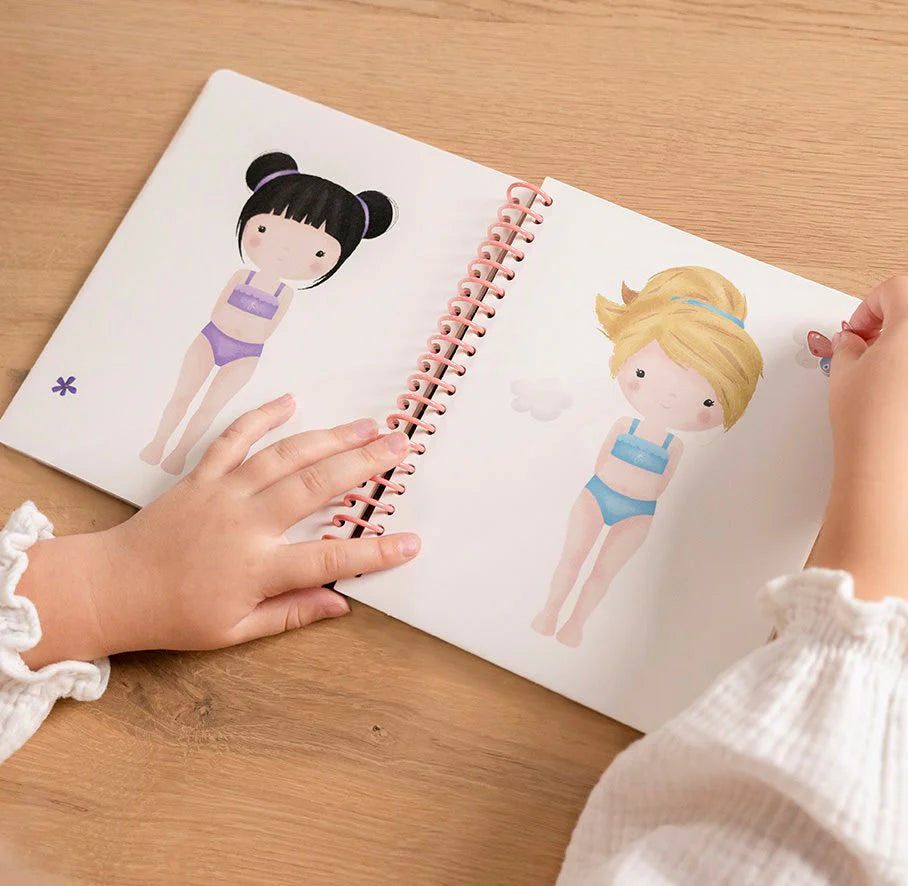 Little Dutch – Libro "Dress Me Up" con Stickers – Rosa - Apple Pie