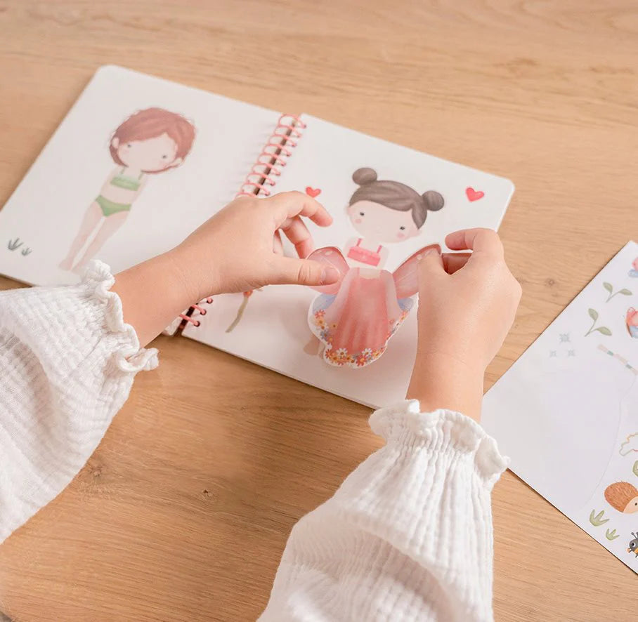 Little Dutch – Libro "Dress Me Up" con Stickers – Rosa - Apple Pie