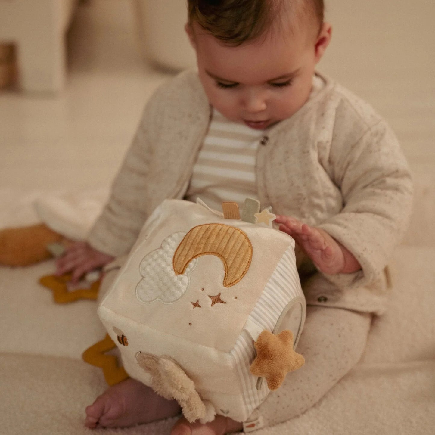 Little Dutch – Cubo attività in tessuto Beige – Newborn Naturals