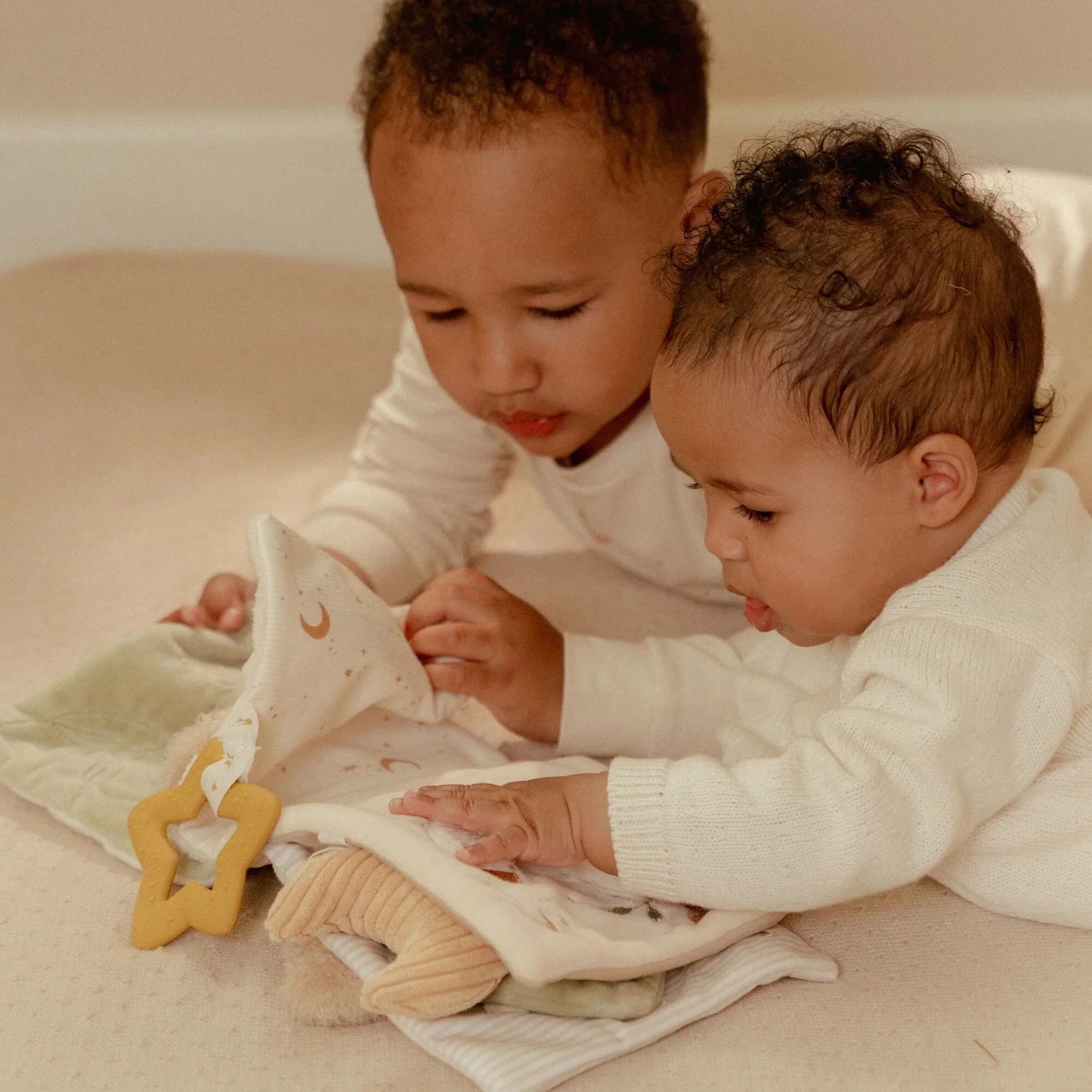 Little Dutch Activity Booklet Beige – Newborn Naturals