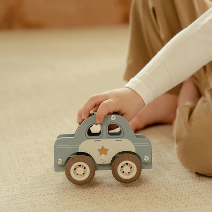 Little Dutch – Macchina della polizia in legno blu con personaggio – Essentials