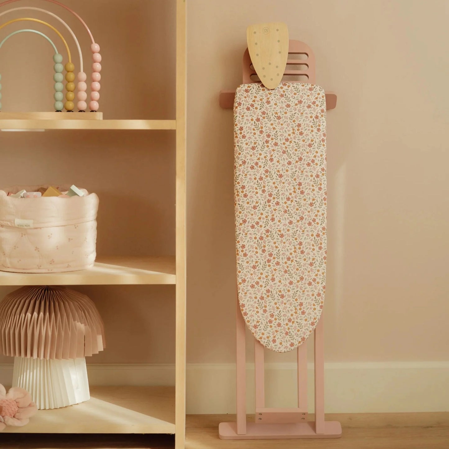 Asse da stiro in legno con ferro – Wooden Ironing Board | Little Dutch