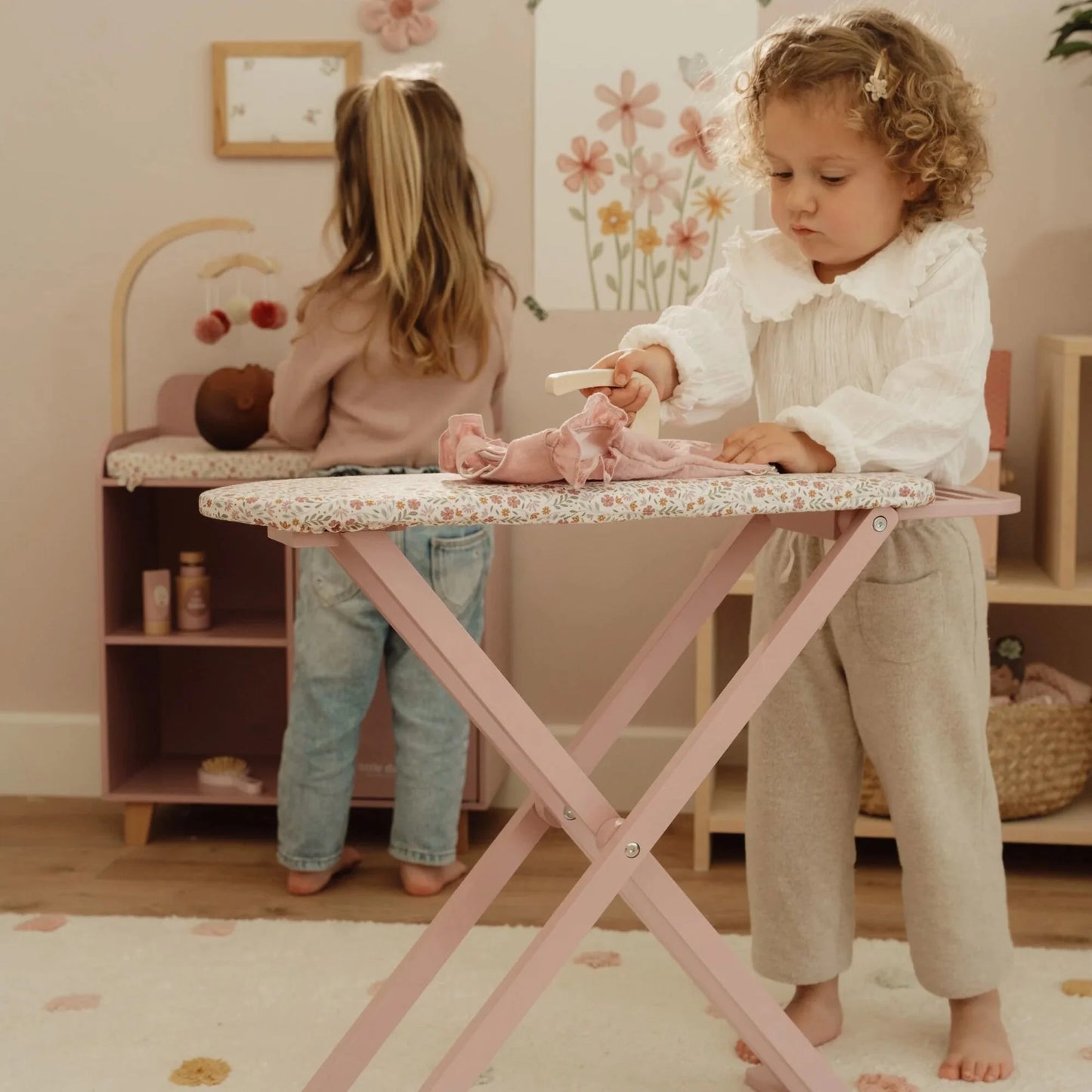 Asse da stiro in legno con ferro – Wooden Ironing Board | Little Dutch