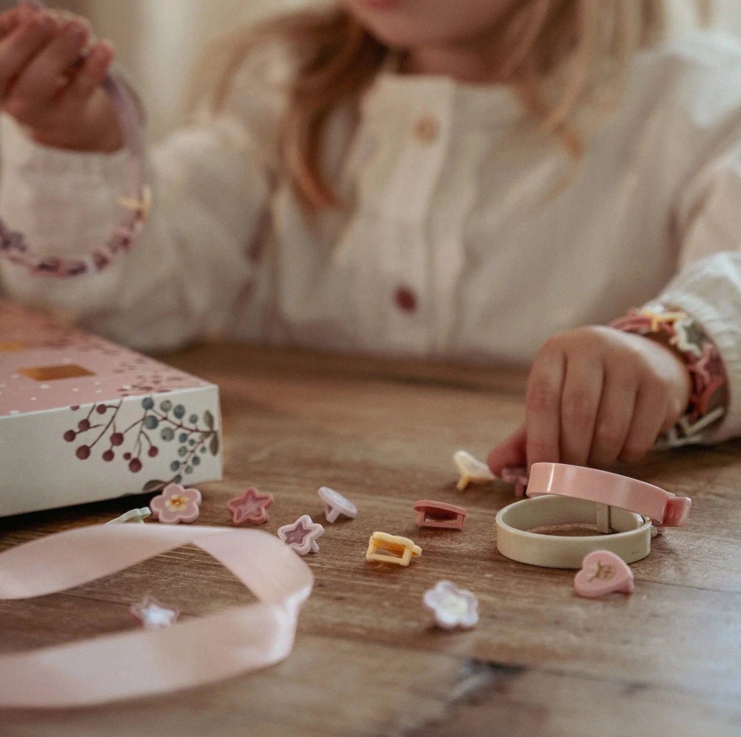 Calendario dell’Avvento Braccialetti – Gioielli e Sorprese Natalizie per Bambini