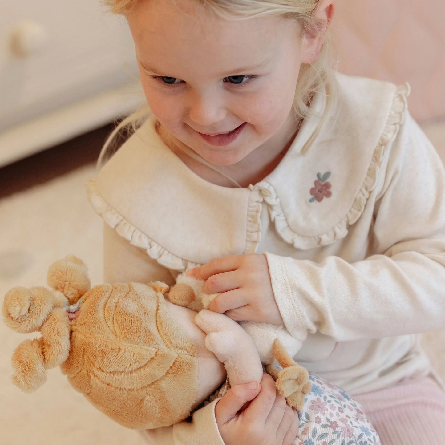 Little Dutch Bambola Morbida Julia 40 cm – Cuddle Baby Doll con Accessori IN ARRIVO