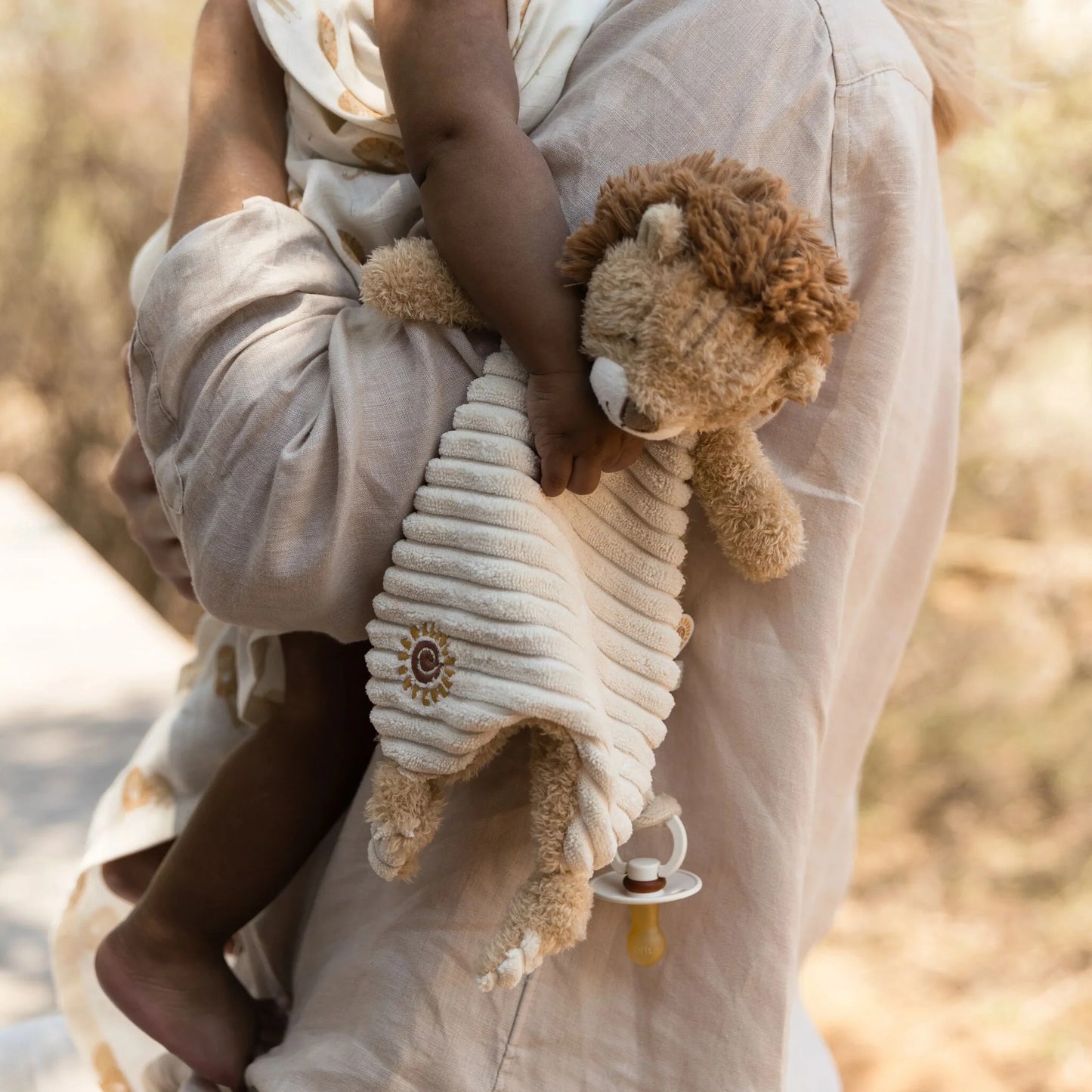 Doudou Leone Safari Friends Little Dutch con Porta Ciuccio – 0+ mesi - IN ARRIVO