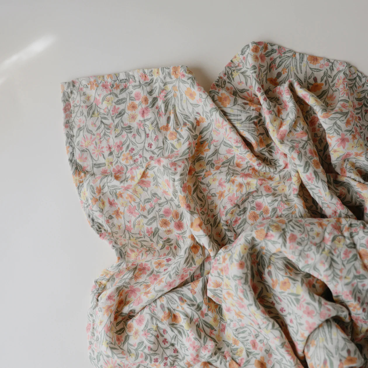 Mushie Copertina Swaddle in Mussola 120 x 120cm - Blooms - Apple Pie