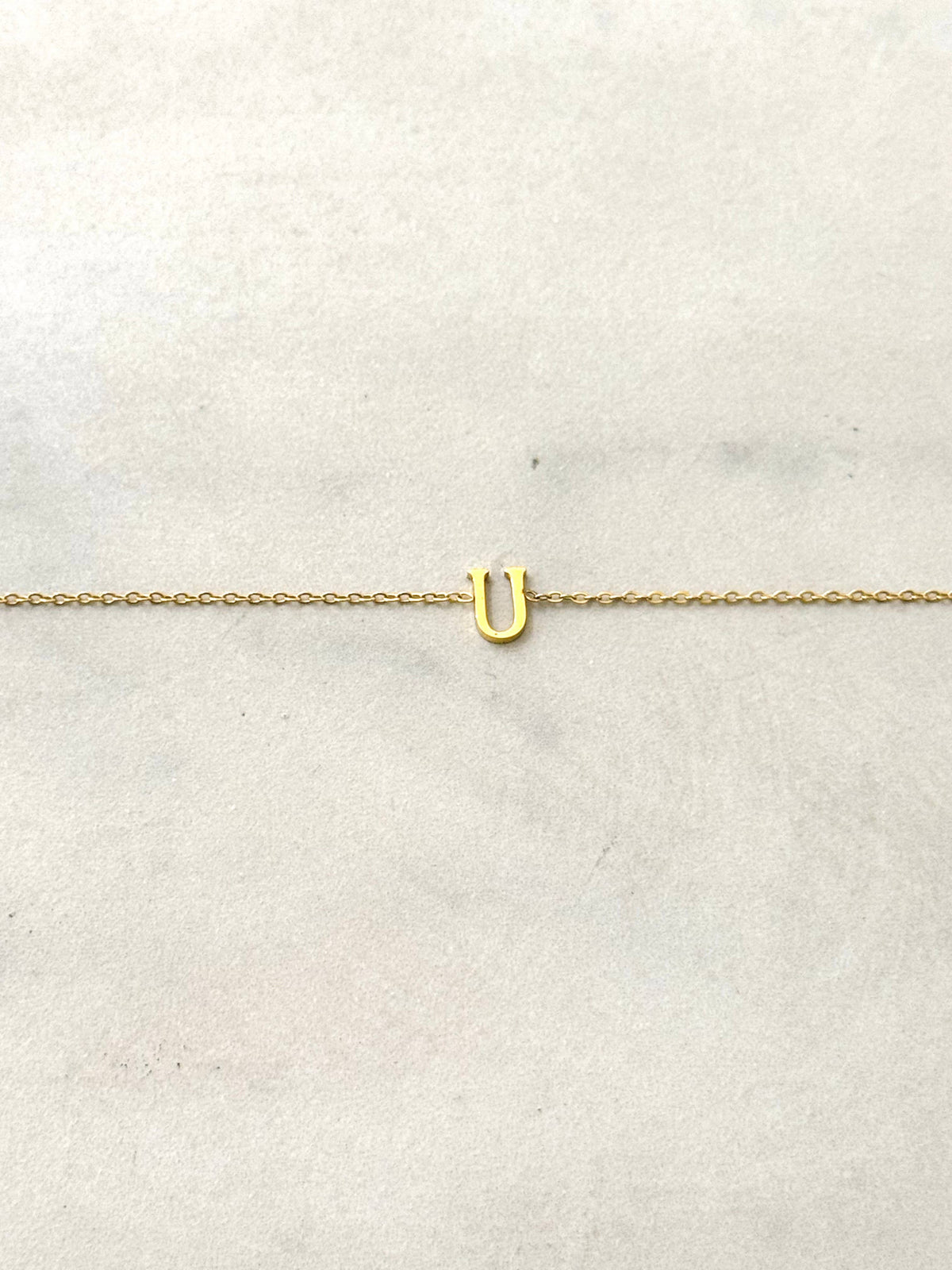 Cassette – Bracciale Minimal con Iniziale in Acciaio Inossidabile