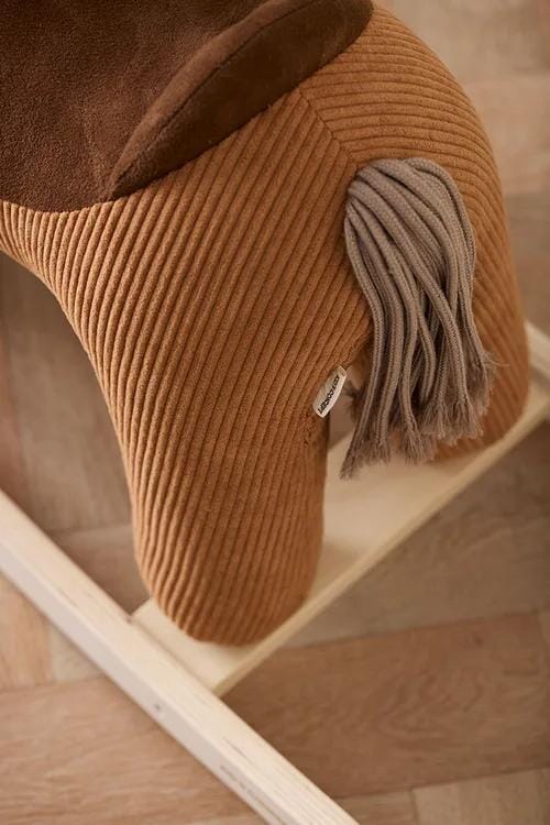 Kid’s Concept Cavallo a Dondolo Vera in velluto a coste con base in legno FSC – Altezza seduta 37 cm