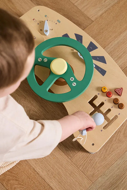 Activity Board Car in legno FSC – Tavoletta attività guida (18+ mesi)