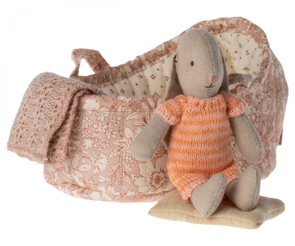 Coniglietta nella Culla - Vari Colori base rosa pesca - Apple Pie