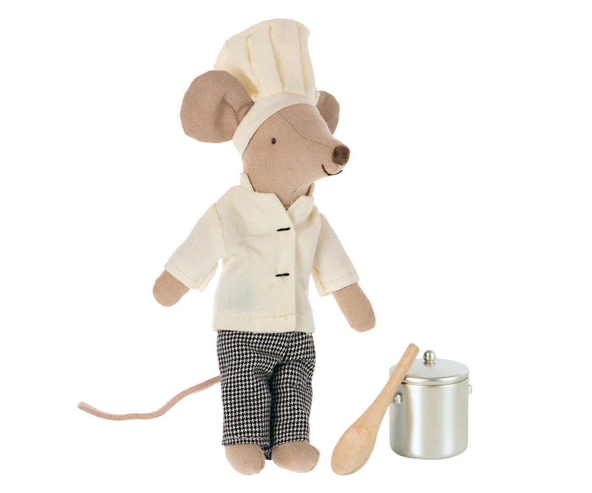 Topolino Maileg chef con pentola e cucchiaio – gioco di ruolo per bambini
