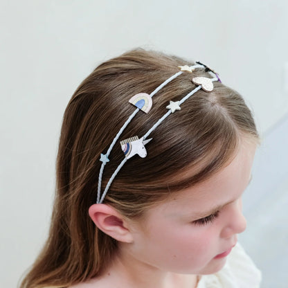 Bambina con cerchietto doppio Mimi & Lula Celeste Unicorn decorato con unicorni e arcobaleni