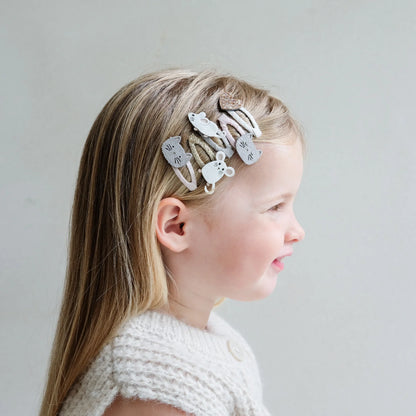 Bambina che indossa le mollette capelli Mimi & Lula Gatto & Topo Mini Clic Clacs
