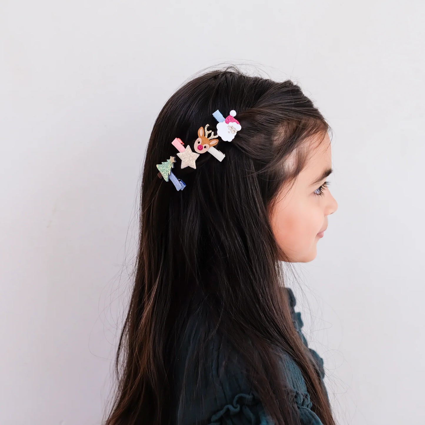 Mollette natalizie Mimi & Lula indossate sui capelli di una bambina