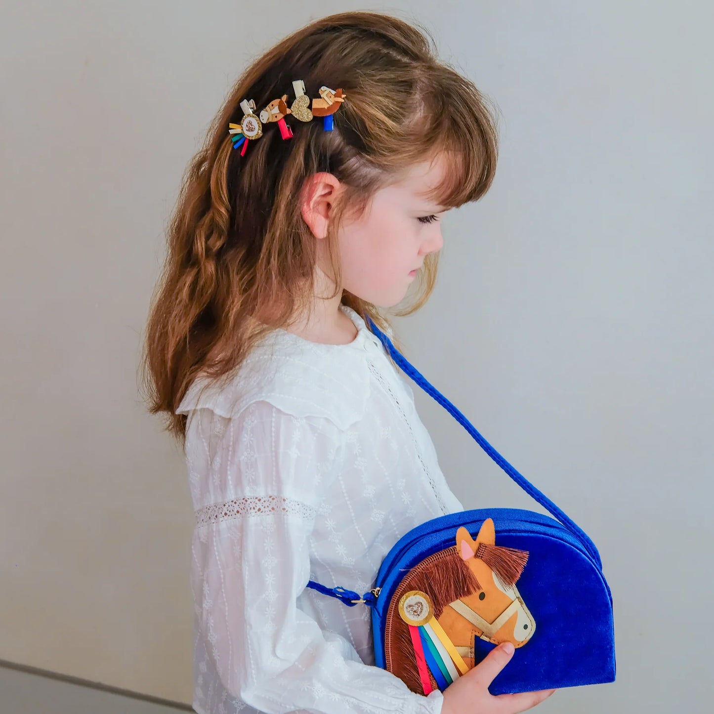 Bambina con borsetta a tracolla cavallo Show Pony Mimi & Lula
