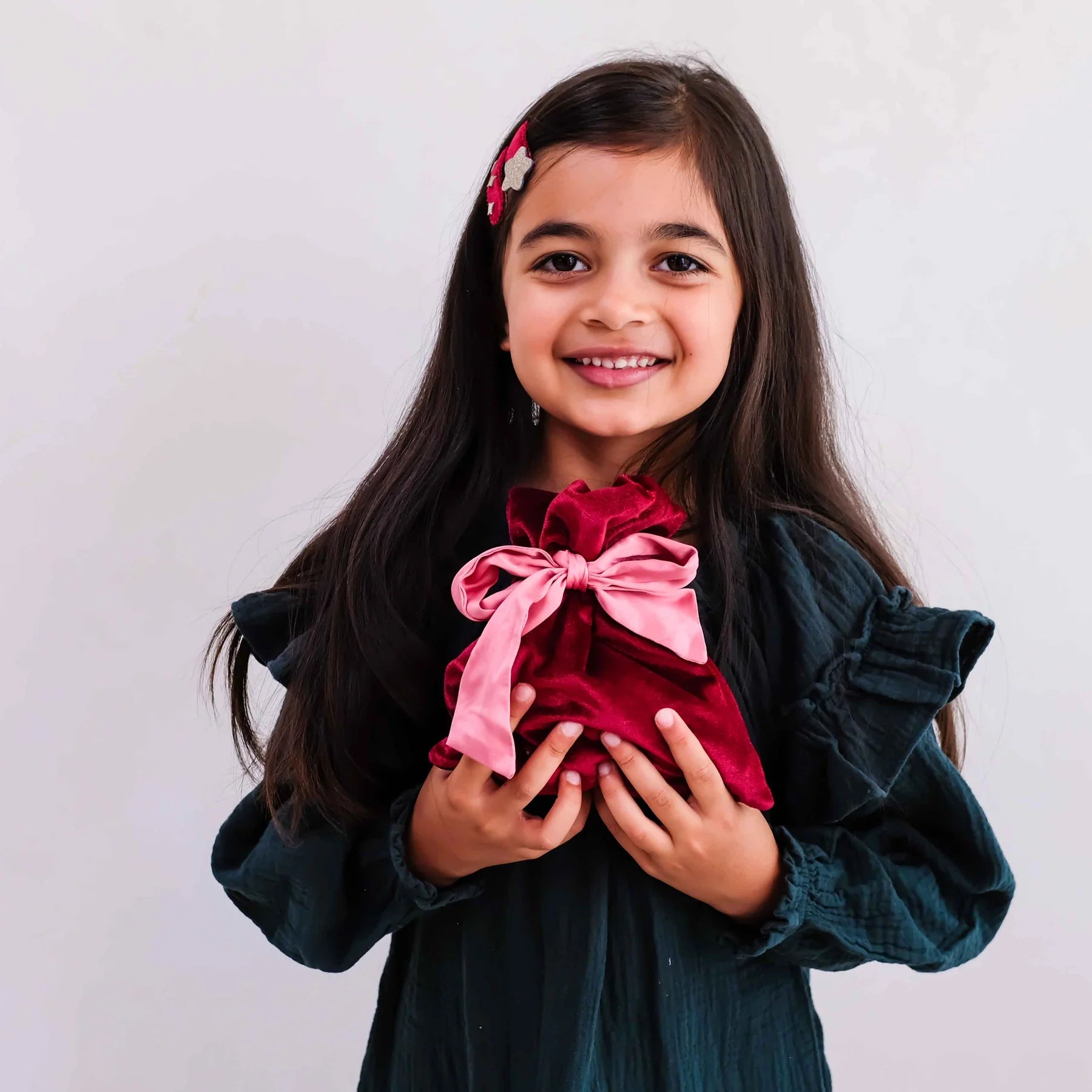 Bambina con fiocchi e accessori capelli Mimi & Lula Gifting Pouch Burgundy