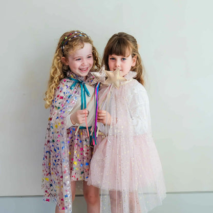 Bambina con bacchetta da fata Mimi & Lula con nastri colorati