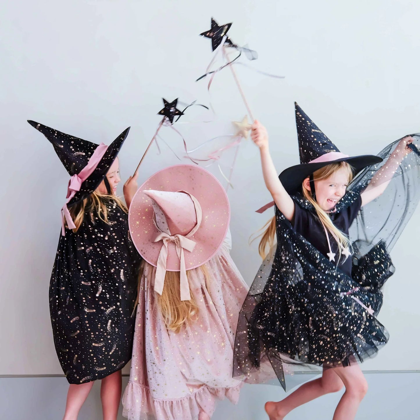 Mantello Strega Bambina Ethel in Tulle Nero – Mimi & Lula