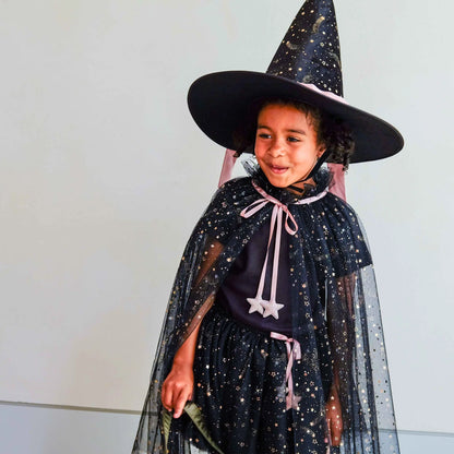 Bambina con mantello da strega nero Mimi & Lula per Halloween
