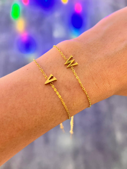 Cassette – Bracciale Minimal con Iniziale in Acciaio Inossidabile