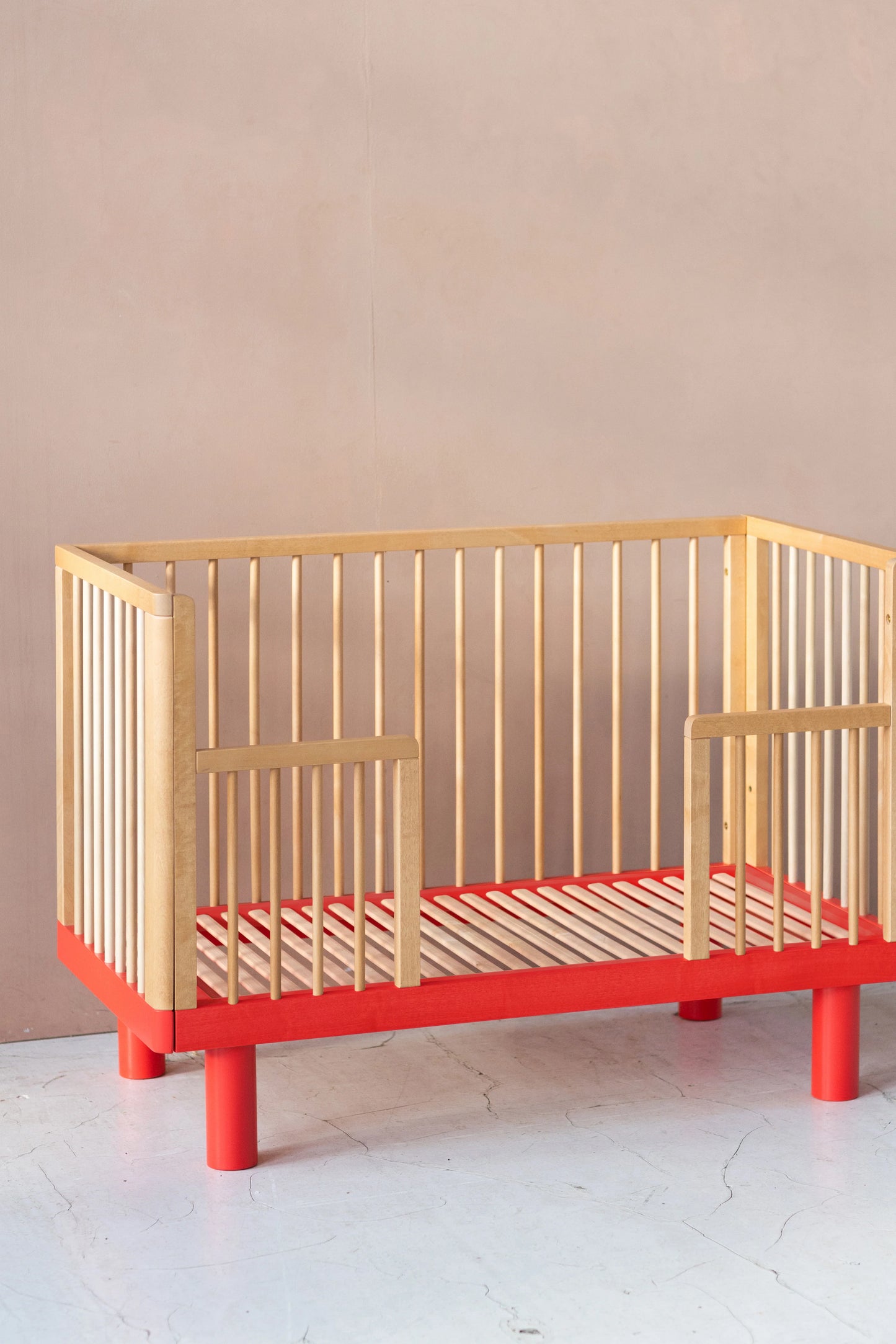Karl & Fric NOX Cot – Lettino Evolutivo in Legno Massiccio di Betulla con Kit Junior Incluso