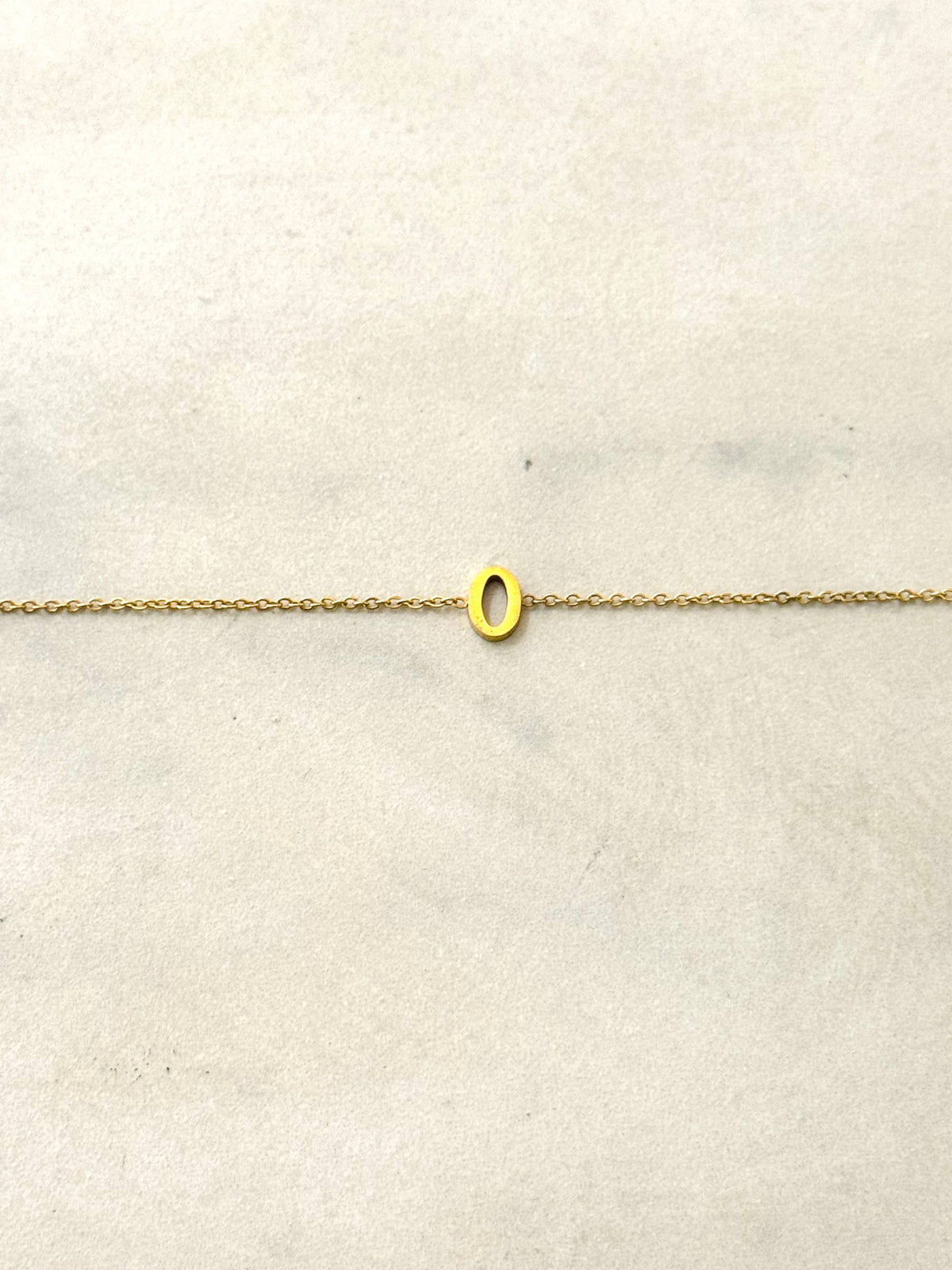Cassette – Bracciale Minimal con Iniziale in Acciaio Inossidabile