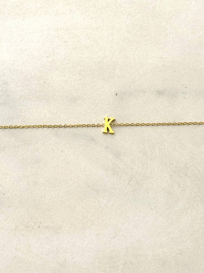 Cassette – Bracciale Minimal con Iniziale in Acciaio Inossidabile