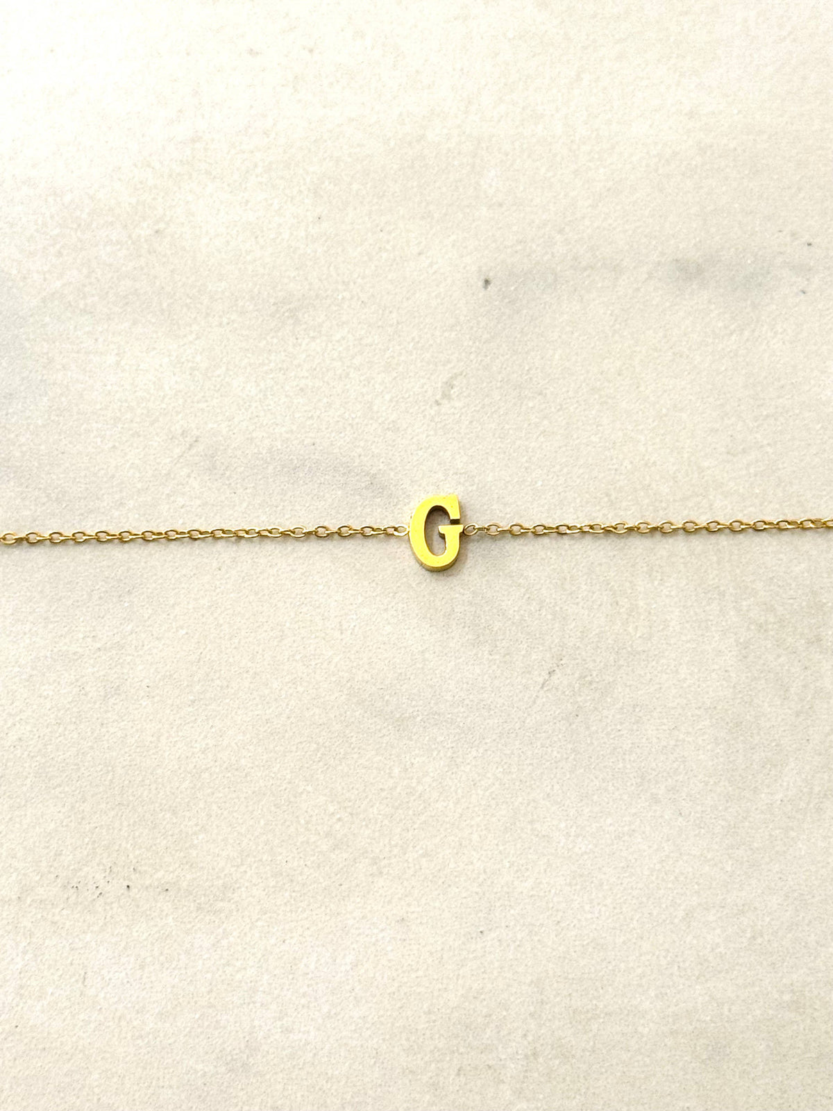Cassette – Bracciale Minimal con Iniziale in Acciaio Inossidabile