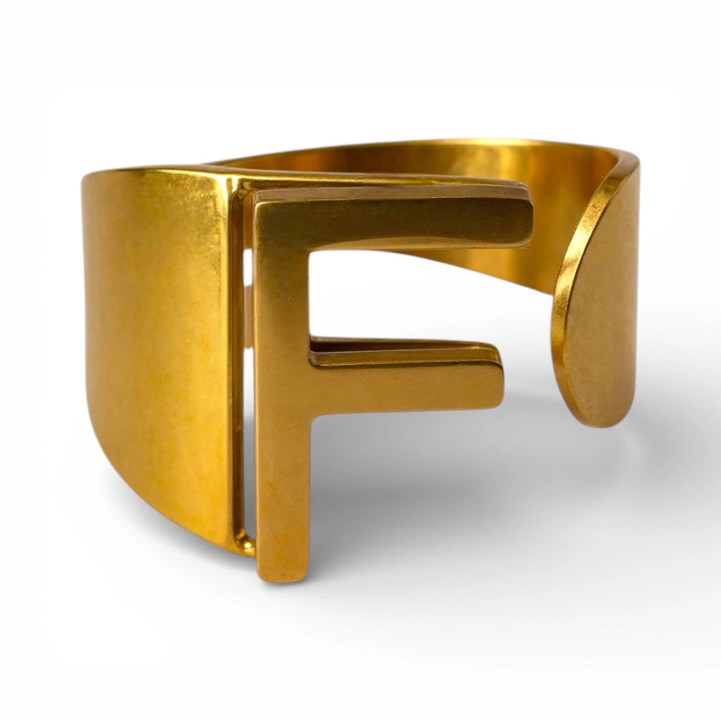 Anello Iniziale Personalizzato Oro – Lettere A–Z | Cassette Barcelona
