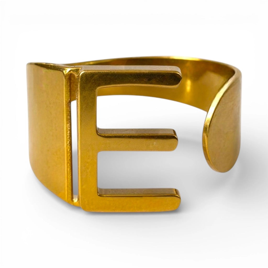 Anello Iniziale Personalizzato Oro – Lettere A–Z | Cassette Barcelona